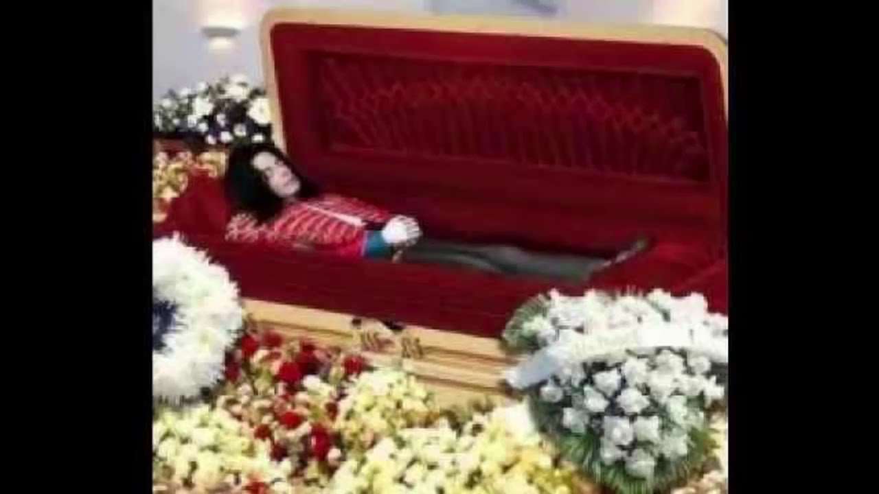 Michael Jackson en el ataud