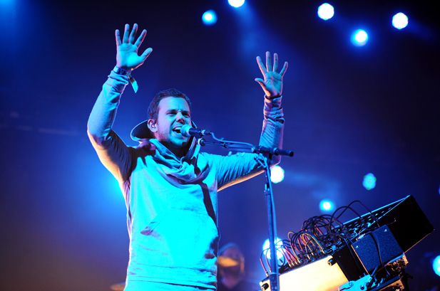 ¿M83 SE HA VUELTO LOCO? QUIERE ESCRIBIR CANCIONES A KATY PERRY