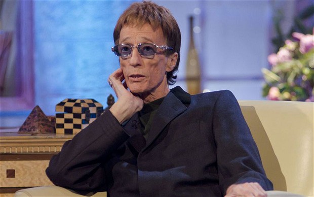 ROBIN GIBB NO PUDO CANTAR EN EL ESTRENO DE SU TITANIC REQUIEM