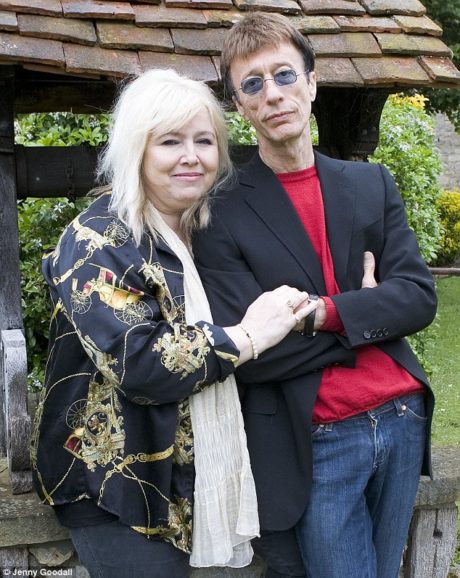 ROBIN GIBB DE LOS BEE GESS: LA HISTORIA DE UN MUJERIEGO