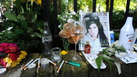 595928-winehouse-memorial