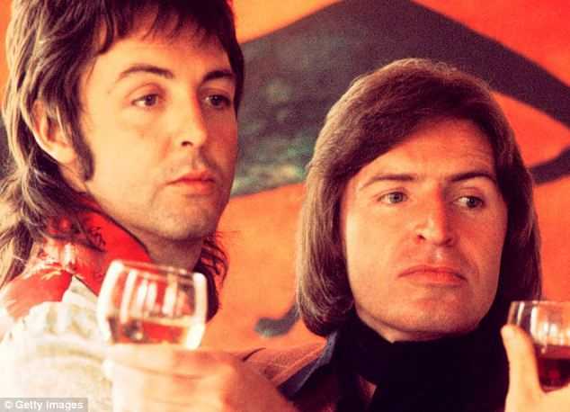 MIKE MCGEAR , HERMANO DE PAUL McCARTNEY , PUDO SER BATERIA DE LOS BEATLES