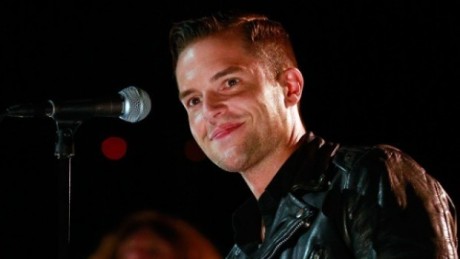 180729_brandon.flowers.the.killers.the.voice.us.finale.640x480_principal