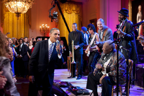 Barack_Obama_singing_in_the_East_Room