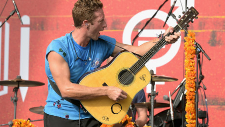 NEW YORK, NY - SEPTEMBER 26:  Musician Chris Martin of Coldplay performs on stage at the 2015 Global Citizen Festival to end extreme poverty by 2030 in Central Park on September 26, 2015 in New York City.  (Photo by Theo Wargo/Getty Images for Global Citizen)