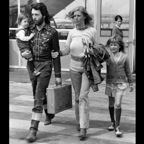 las_mujeres_de_los_rolling_stones_y_de_los_beatles_953610038_700x