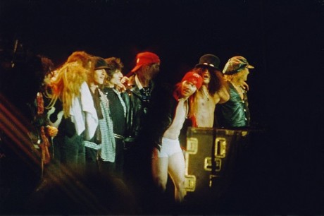 MILTON KEYNES, UNITED KINGDOM - MAY 30: Members of Guns n' Roses including Axl Rose and Slash are joined by Rolling Stones guitarist Ronnie Wood while taking their final bow after performing on stage at The National Bowl on May 30th, 1993 in Milton Keynes, Buckinghamshire, England. (Photo by Peter Still/Redferns)