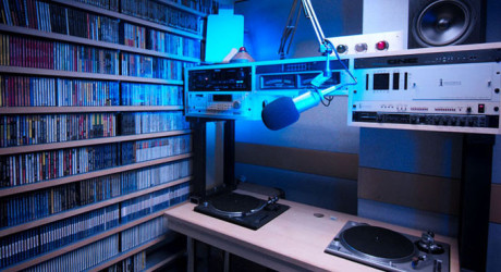 dj_studio2-radio-station-680x370