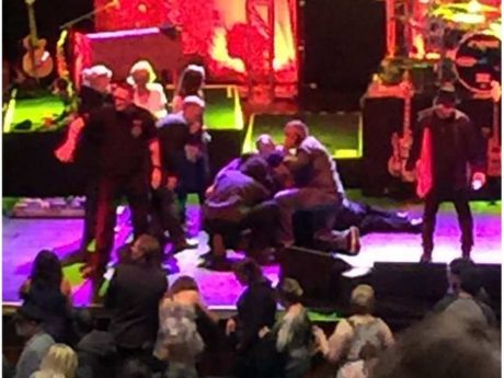theatrical-rocker-meat-loaf-collapsed-on-stage-in-edmonton-t