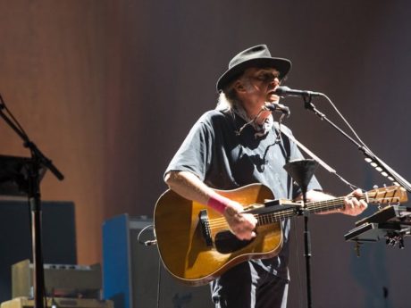 636121689441525131-neilyoung-do-not-change-credit-7