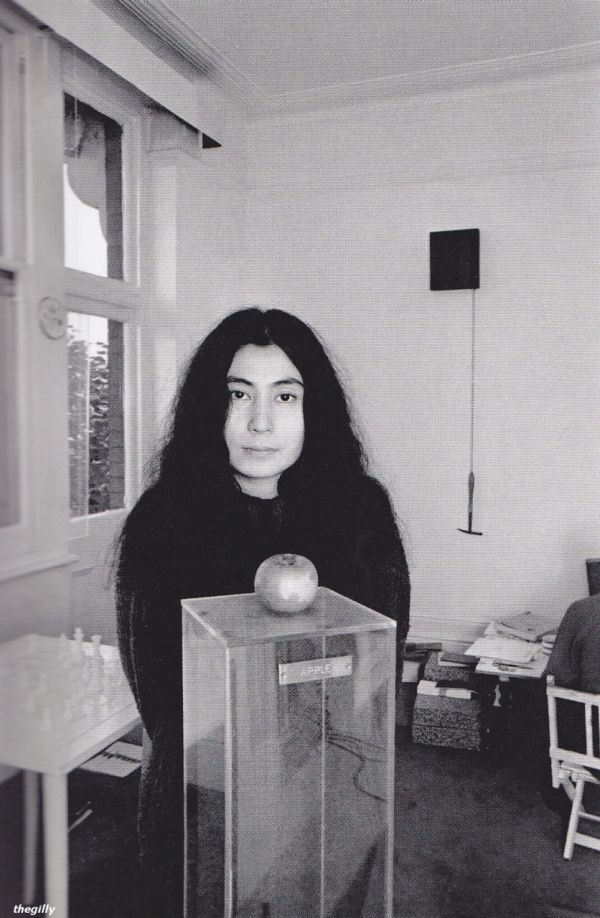 Y JOHN LENNON CONOCIO...... A YOKO ONO
