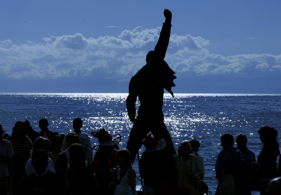 freddie-mercury-20th-anniversary-his-death-20-facts-about-queen-frontman