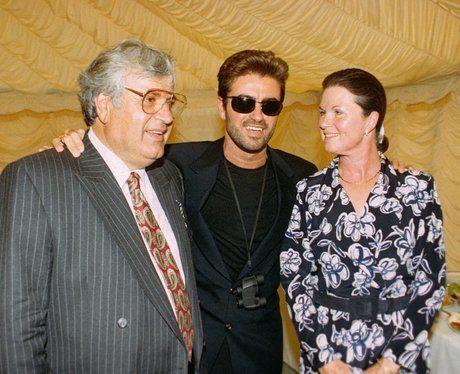 george-michael-with-his-parents-1331656600-view-0