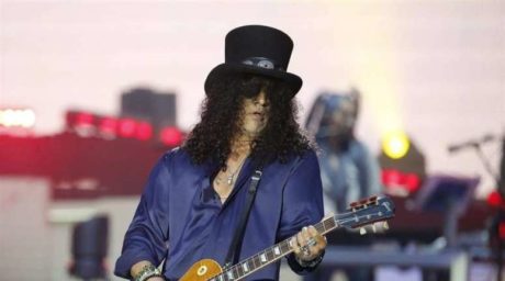 GUNS AND ROSES, EN BILBAO : FLORES Y DINERO