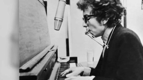 BOB DYLAN DIJO QUE EL PREMIO NOBEL LE HABÍA DEJADO SIN PALABRAS
