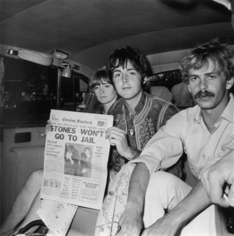 LOS BEATLES ESCRIBIERON EL PRIMER EXITO DE LOS ROLLING STONES