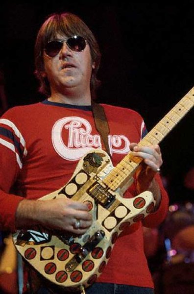 LA MUERTE DE TERRY KATH (CHICAGO) , JUGANDO CON SU PISTOLA A LA RULETA RUSA