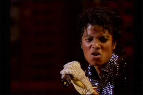 EL DIA QUE MICHAEL JACKSON INVENTO SU "MOONWALK"