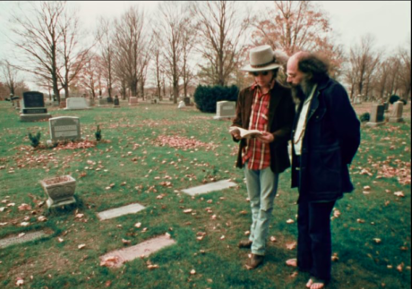 BOB DYLAN Y ALLEN GINSBERG , EN LA TUMBA DE JACK KEROUAC