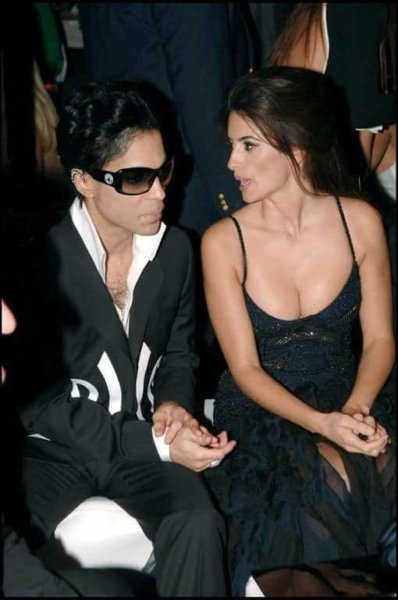 PRINCE Y SUS EXTRAÑAS AVENTURAS EROTICAS