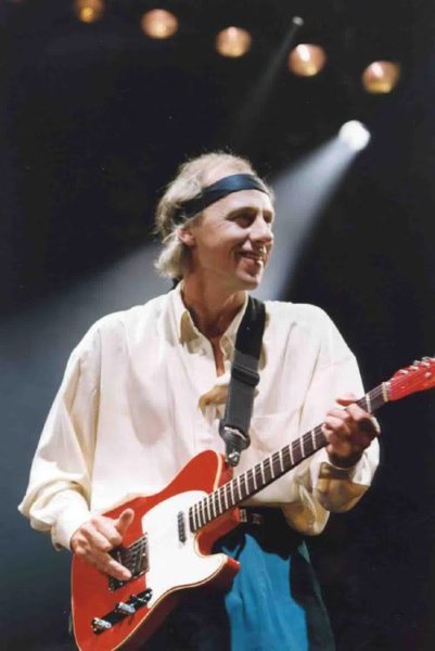UNA ENTREVISTA DE JULIAN RUIZ CON MARK KNOPFLER EN MADRID
