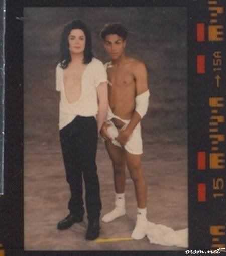 MICHAEL JACKSON MURIO VIRGEN