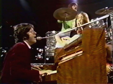 Paul McCartney y John Lennon tocando Hey Jude en directo