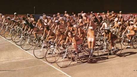 BICYCLE RACE: 65 CHICAS DESNUDAS PARA QUEEN