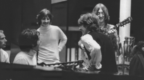 APPLE PRESENTA OFICIALMENTE: "THE WHITE ALBUM DE LOS BEATLES" EN USA
