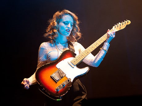 LOS NUEVOS GUITARRISTAS SON MUJERES EN MAS DE UN CINCUENTA POR CIENTO