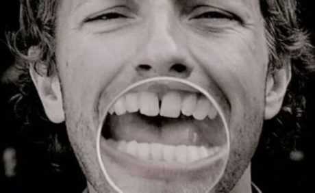 JULIAN RUIZ DESCRIBE A CHRIS MARTIN (HOY 44 AÑOS)