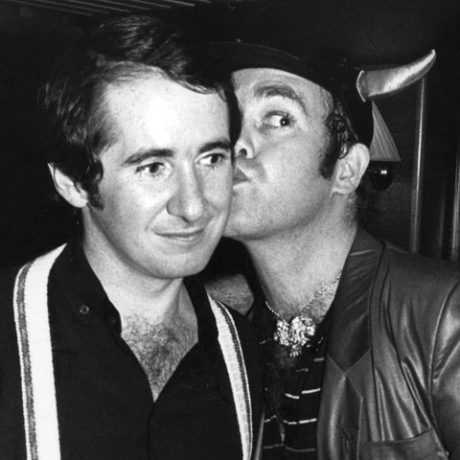 ¿QUIERES CONOCER A ELTON JOHN Y SU PELEA CON DAVID BOWIE?
