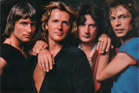 ASIA: "HEAT OF THE MOMENT" FUE UN PROBLEMA