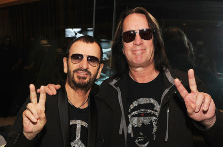 TODD RUNDGREN FORMA UN SUPERGRUPO PARA HACER UNA GIRA CON EL ALBUM BLANCO DE LOS BEATLES