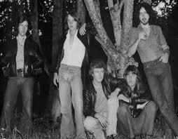 MARCUS HOOK ROLL BAND: LOS INICIOS DE MALCOLM Y ANGUS YOUNG