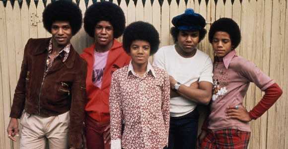 Michael junto a sus hermanos, los integrantes de The Jackson Five