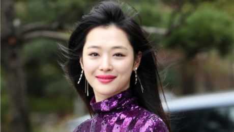 SULLI : LA EXTRAÑA MUERTE A LOS 25 AÑOS DE UNA DE LA REINAS DEL K-POP