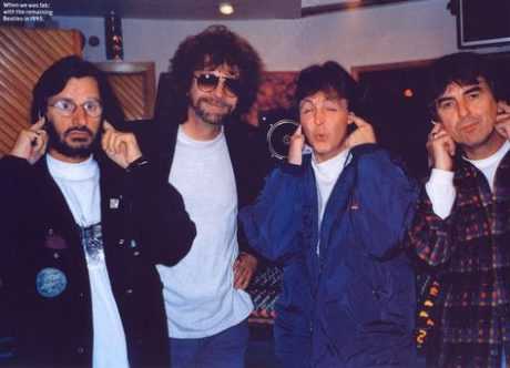 JEFF LYNNE:" NO TENGO NINGUN CONTACO CON BOB DYLAN, A PESAR DE SER LOS DOS UNICOS VIVOS DE LOS TRAVELING WILBURYS"