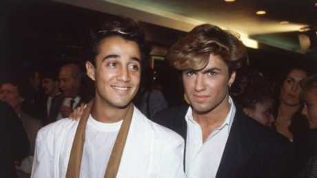 GEORGE MICHAEL COMPUSO "LAST CHRISTMAS" VIENDO UN PARTIDO DE FUTBOL