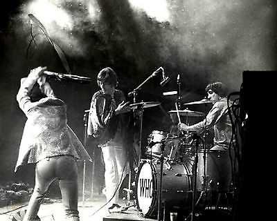 PETE TOWNSHEND" SÓLO VOLVERIA A ROMPER UNA GUITARRA POR CARIDAD"