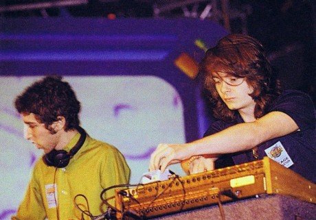 DAFT PUNK: ¿QUE HABIA DETRAS DE LOS ROBOTS?