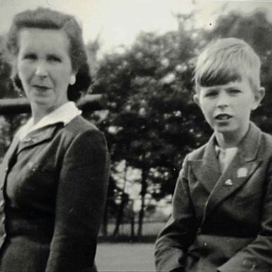 DAVID BOWIE : LA EXTRAÑA "MOTHER GREY"