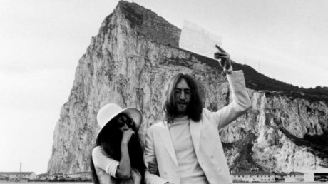 ¿QUIEN ES YOKO ONO? HOY CUMPLE 90 AÑOS
