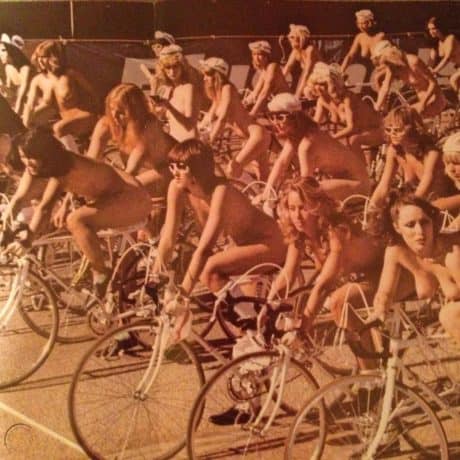 BICYCLE RACE: 65 CHICAS DESNUDAS PARA QUEEN