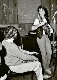 PAUL MC CARTNEY: "LISTEN TO WHAT THE MAN SAID " , Nº1 EN 1975