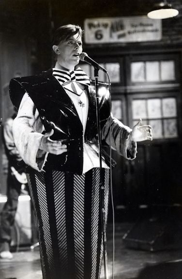 CUANDO KRAFTWERK CONOCIERON A KLAUS NOMI