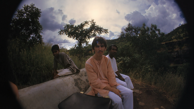 GEORGE HARRISON : SU PRIMER VIAJE A LA INDIA Y SUS SELFIES