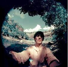 GEORGE HARRISON : SU PRIMER VIAJE A LA INDIA Y SUS SELFIES