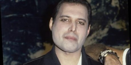 FREDDIE MERCURY NO DIJO QUE TENÍA SIDA HASTA UN DÍA ANTES DE MORIR