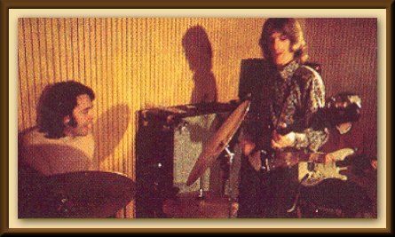 EL PRIMER ARTISTA QUE FIRMÓ APPLE RECORDS DE LOS BEATLES EL PRIMER ARTISTA QUE FIRMÓ APPLE RECORDS DE LOS BEATLES